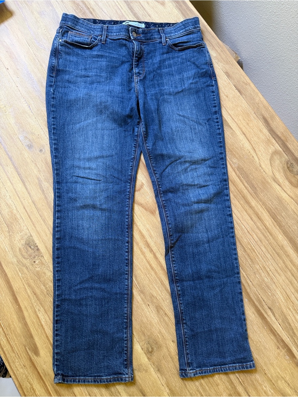 Levi's Women's Perfect Waist 525 Straight Leg Denim Jeans - Picture 2 of 8